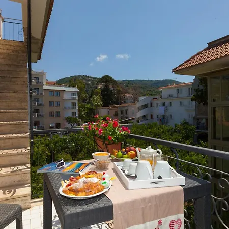 Double House Bybeach Апартаменти