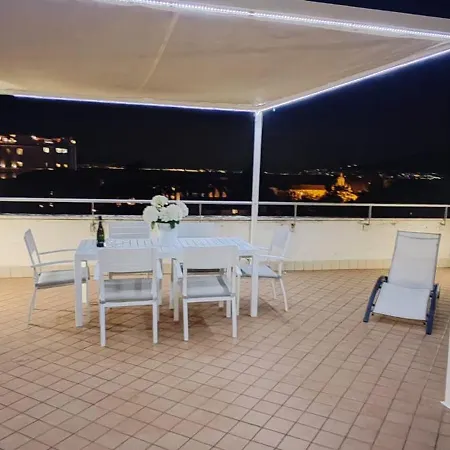 Double House Bybeach Апартаменти *